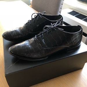 Alexander Wand Ingrid Black croco oxfords